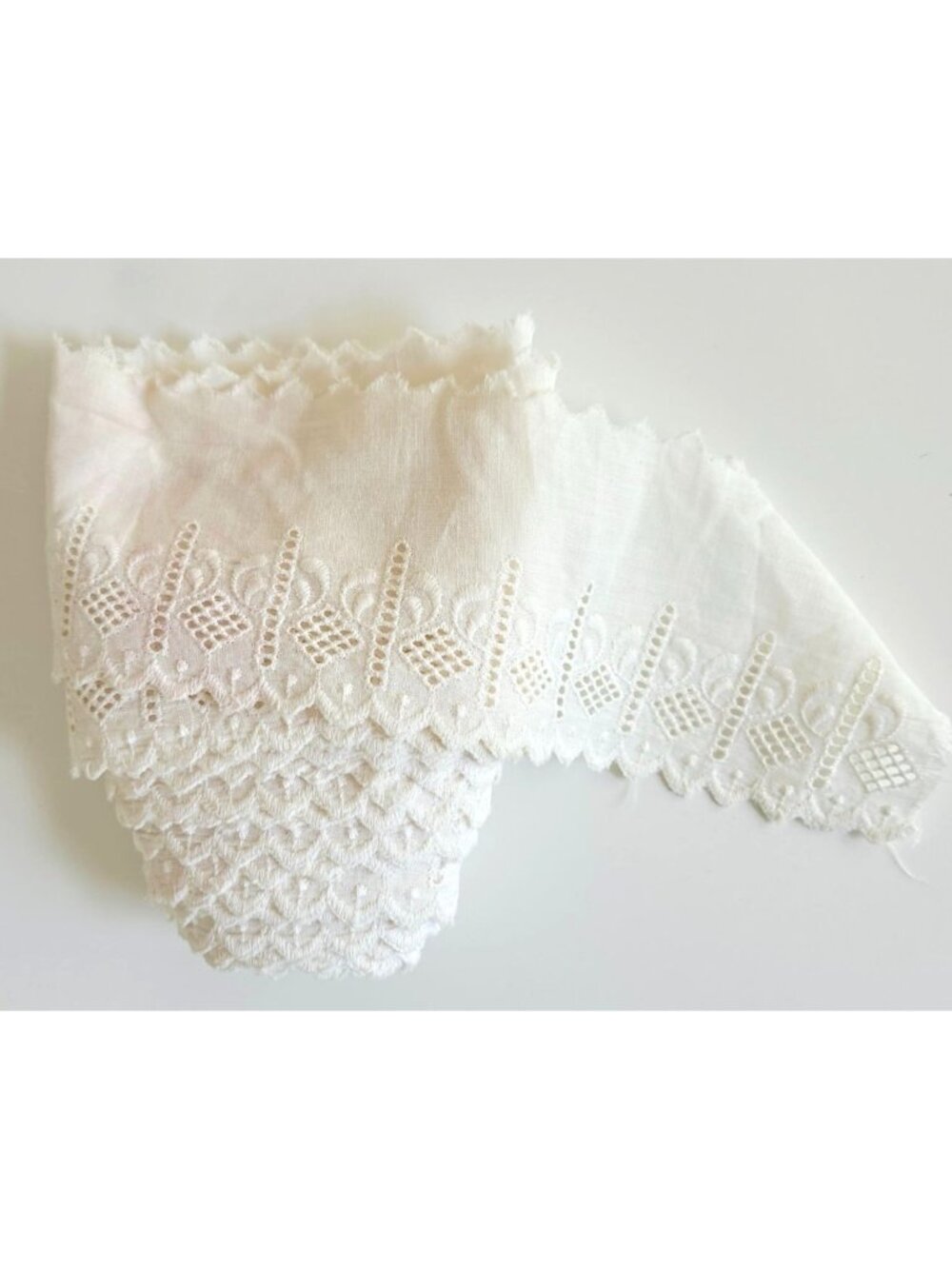 Vintage White Eyelet Lace Trim 3-Inch Wide Scalloped Cotton Fabric Edging - Picture 2 of 11
